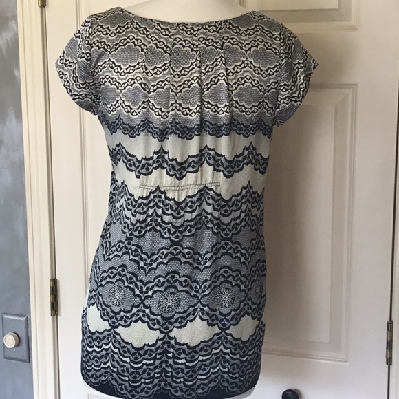 CABI SILK Cap Sleeve top Medium - Picture 2 of 8